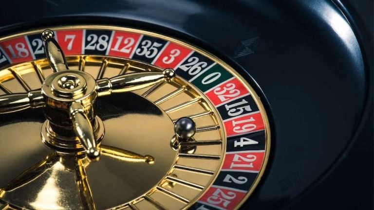 Tampilan permainan Buffalo King dengan simbol binatang buas dan tata letak gulungan di platform slot155